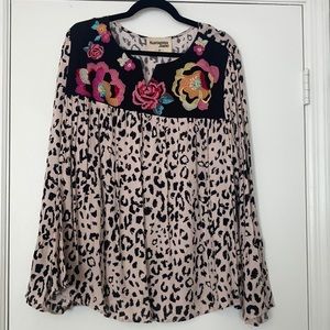 Leopard embroidery top